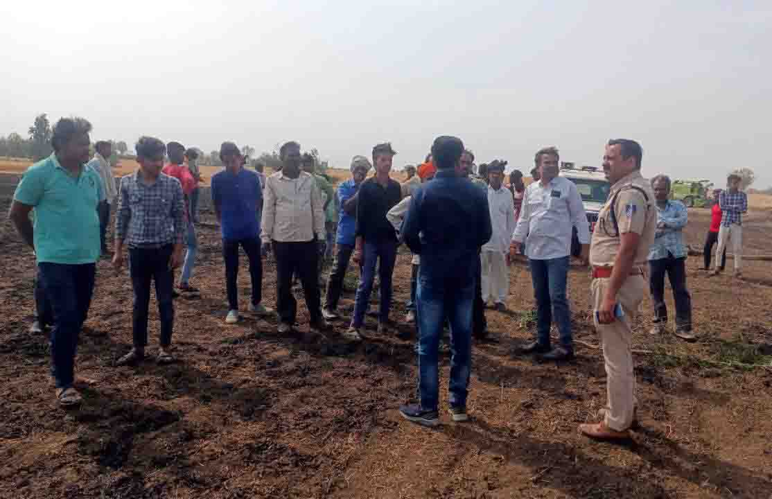बिजली के तारों से हुई स्पार्किंग से लगी आग, 5 एकड़ में लगी गेहूं की फसल जलकर हुई राख