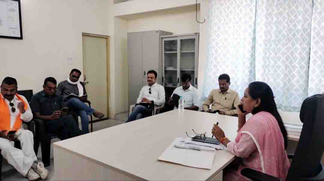 लोकसभा चुनाव 2024: जनप्रतिनिधियों तथा प्रेस संचालकों की बैठक आयोजित, दी गई ये जानकारी