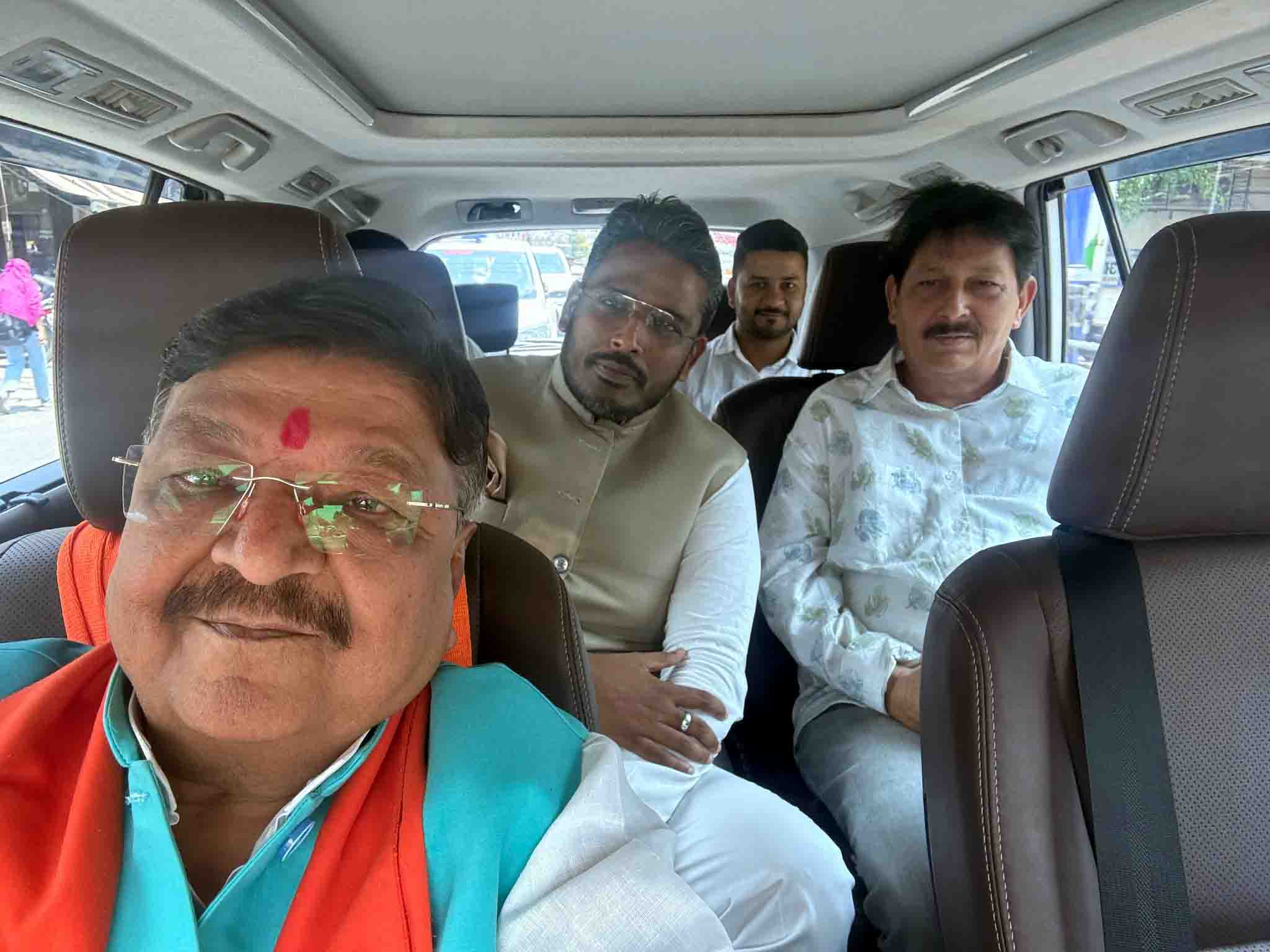 कांग्रेस प्रत्याशी ने पार्टी को दिया बड़ा झटका, नामांकन वापस ले हुए बीजेपी में शामिल