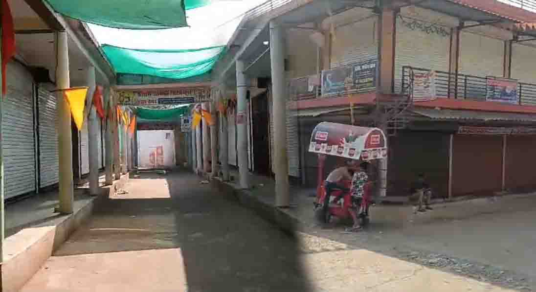 नहरों के पानी की मांग को लेकर किसानों के समर्थन में शिवपुर बाजार रहा पूरी तरह बंद