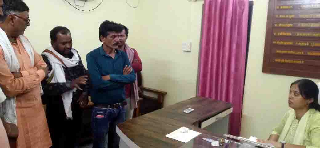 भीलट देव मेला की अवधि बढ़ाने की मांग: बाहर से व्यापार करने आये व्यापारियों ने सौंपा पंचायत सीईओ को ज्ञापन