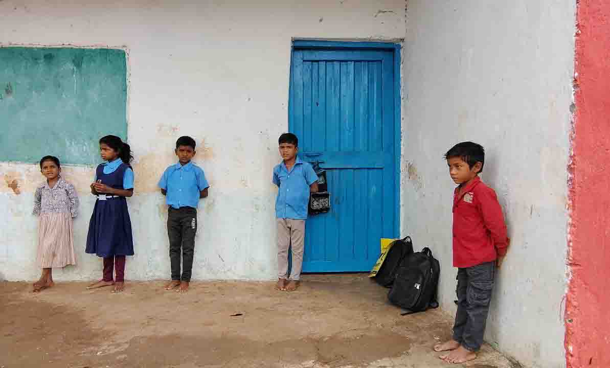 प्रवेश उत्सव के बाद से ही शासकीय प्राथमिक शाला चांगडीघड़ाई में लटका ताला, पुस्तकें भी नहीं बांटी
