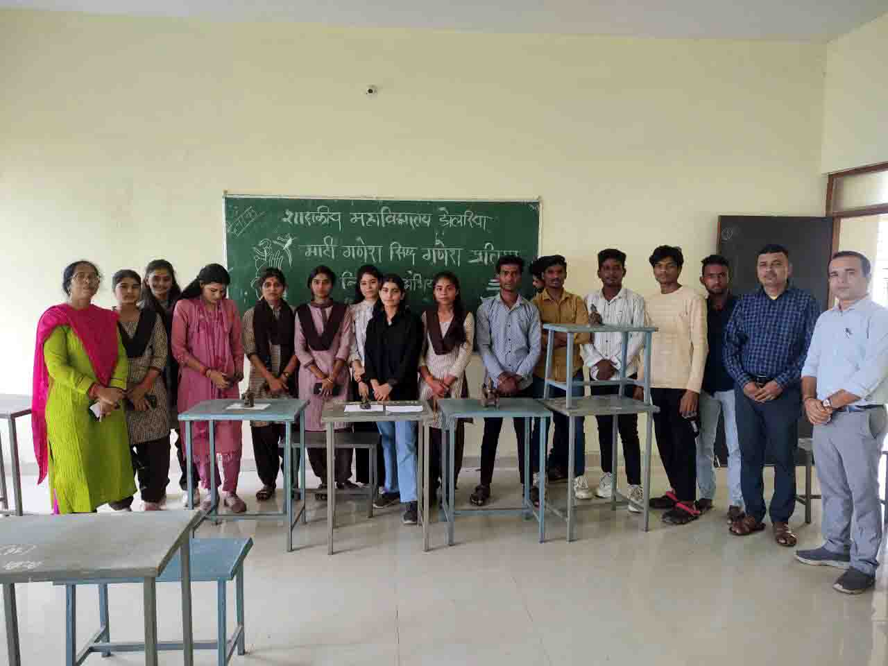 ''माटी गणेश सिद्ध गणेश'' अभियान के तहत विद्यार्थियों ने बनाई मिट्टी की गणेश प्रतिमाएँ