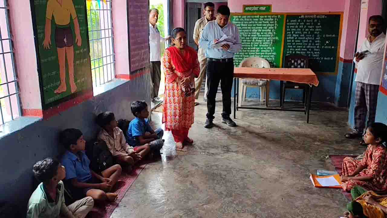 SDM ने किया स्कूलों का औचक निरीक्षण, आदिवासी अंचलों के कई स्कूलों में शिक्षक नदारद