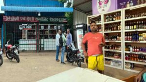 सिवनी मालवा में शराब की ओवररेटिंग का खेल जारी, एमआरपी से अधिक कीमत वसूलने का वीडियो सोशल मीडिया पर हुआ वायरल